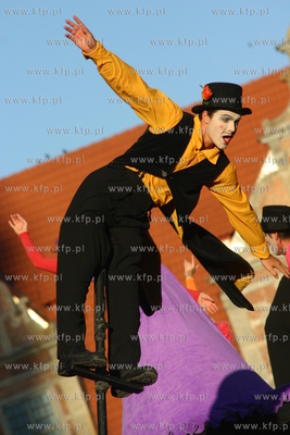 X Miedzynarodowy Festiwal Teatrow Plenerowych i Ulicznych...