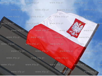 Dzien Flagi Rzeczypospolitej Polskiej. Nz.flagi wywieszone...