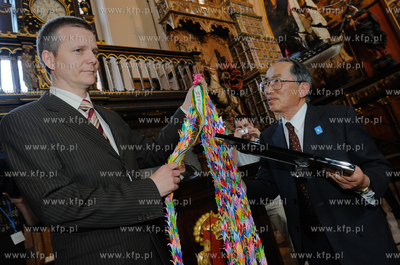 Gdansk Dwor Artusa. Grupa Japonczykow zrzeszonych w...