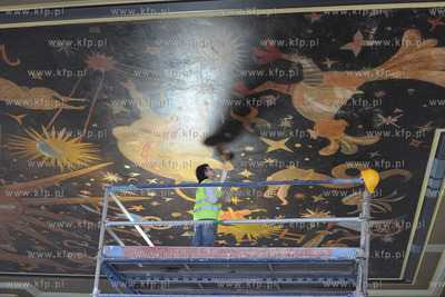 Podczas prac remontowych dawnej sali restauracyjnej...