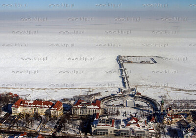Zdjecia lotnicze zamarznietej Zatoki Gdanskiej. Nz....