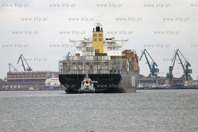 W Baltyckim Terminalu Kontenerowym (BCT) rozladowywany...