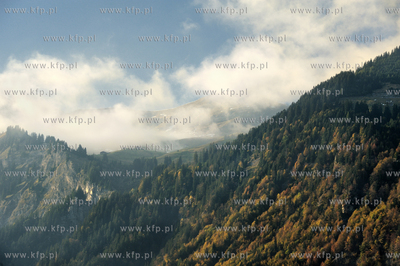 Szwajcaria, Alpweg, Berno. Jesienne Alpy pokryte sniegiem...