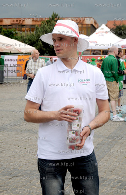 Gdansk. Targ Weglowy. Kibice z Hiszpanii i Irlandii...