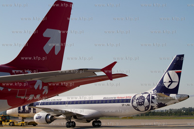 Lotnisko im Lecha Walesty w Gdansku Rebiechowie. Na...