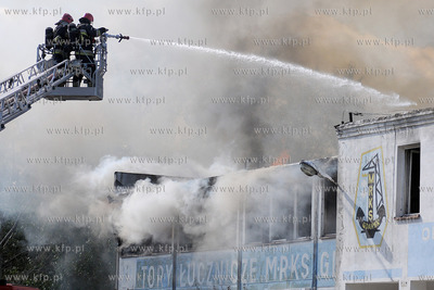 Pozar pustostanu na ulicy Hallera w Gdansku. Pozar...