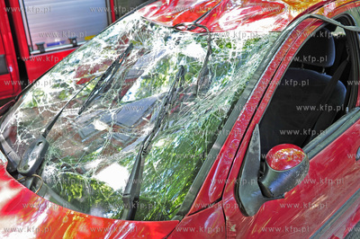 Sopot. Ul. Sepia. Wypadek samochodu Peugeot 206.  Samochod...