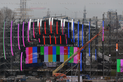 Gdynia - Skwer Kosciuszki. Dzien i noc trwaja prace...