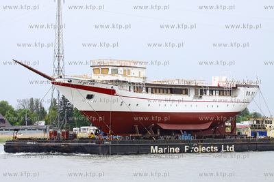 Transport kadluba do portu wewnetrzego w Gdansku szkolnego...