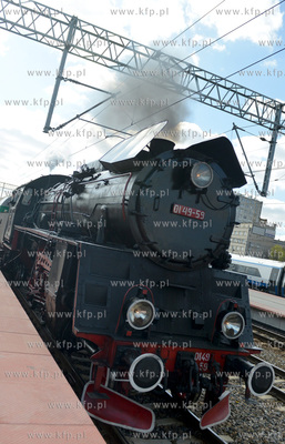 Przejazd pociagiem specjalnym, ciagnietym przez parowoz...