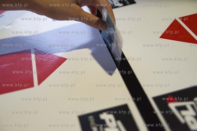 43. Festiwalu Polskich Filmów Fabularnych. Urny do...