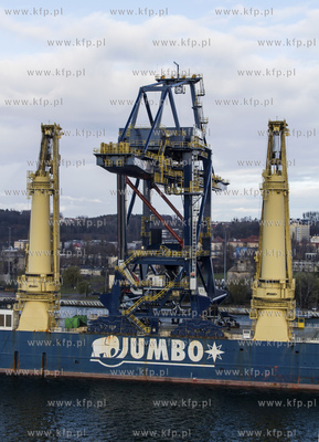 Suwnica nabrzeżowa do rozładunku ładunków masowych...