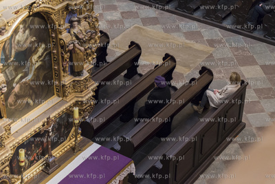 Pierwsza niedzielna msza swieta w Bazylice Katedralnej...