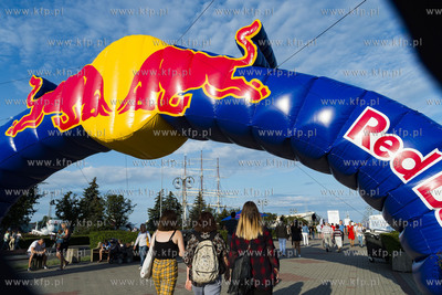 Gdynia Skwer Kościuszki. Konskur lotów Red Bull.

...