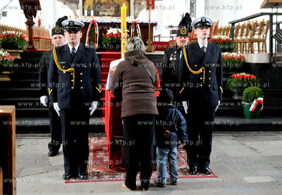 Gdansk. Bazylika Mariacka. Warta honorowa przy trumnie...