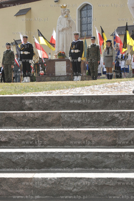 Zukowo na Kaszubach. Plac przed kosciolem sw. Jana...