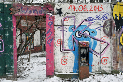 Gdansk Nowy Port. Graffiti  na murze Szanca Zachodniego...
