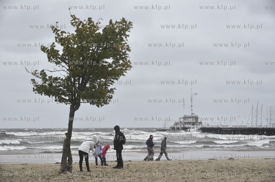 Sztorm i wiatr w Sopocie. Molo zostało zamknięte...