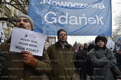 Gdańsk. Targ Drzewny. Demonstracja środowisk opozycyjnych...