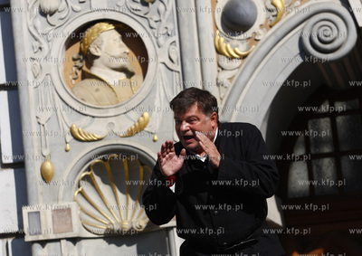Gdansk. Dlugi Targ. Happening pt Aktorzy Przyjechali...