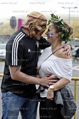 Gdansk Arena. Kibice wchodza na cwiecfinalowy mecz...