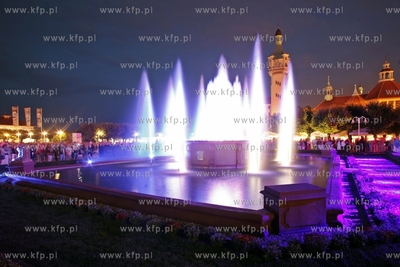 Uroczystosc otwarcia odnowionej fontanny na Placu Zdrojowym...