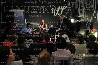 Ladies Jazz Festival. Wystep Alicji Serowik w kawiarni...