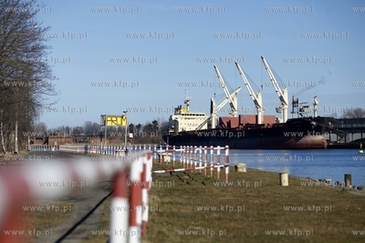Statek Assimina II w Porcie Gdanskim 28.02.2014 fot....