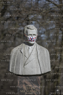 Pięciu gdańskim pomnikom zostały w środową noc...