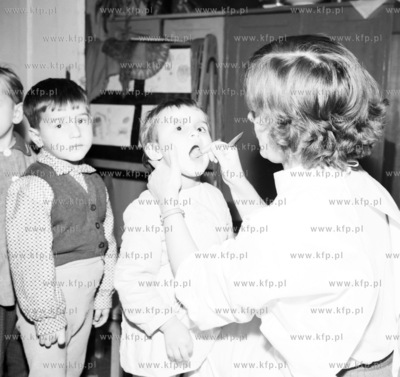 Kontrola stanu zdrowia dzieci w przedszkolu. 0002029z...