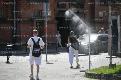 Mgiełka wodna przy Hali Targowej przy ul. Pańskiej....