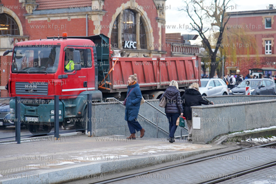 Po przerwie ponownie zostały otwarte wejcia na przystanki...