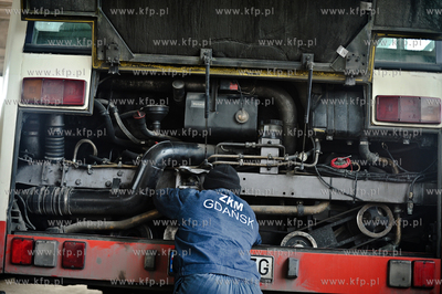 Pokaz mycia autobusow w zajezdni ZKM przy Al. Gen....