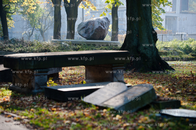 Gdansk. Park obok Politechniki Gdanskiej. Lapidarium...