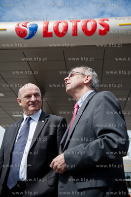 Gdansk. Nowo otwarta stacja benzynowa grupy Lotos....