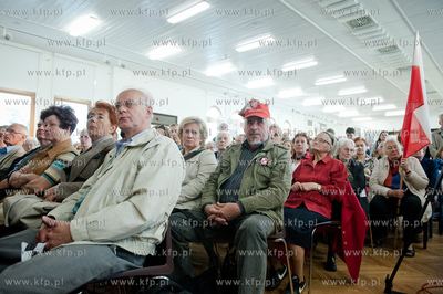 Gdansk. Sala BHP Stoczni Gdanskiej. Otwarte spotkania...