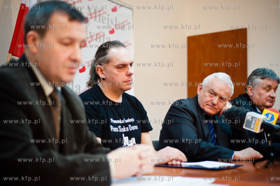 Gdynia. Gdynia. Biuro poselskie Leszka Millera. Konferencja...