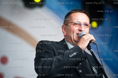 Gdansk. Scena na Dlugim Targu. Wystep kabaretu OT.TO...