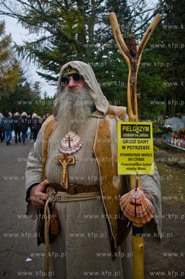 Gdansk. Cmentarz Lostowicki. Swieto Zmarlych. Nz pielgrzym...