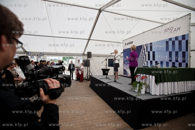 Gdynia. Uroczystosc podpisania aktu erekcyjnego i wmurowanie...