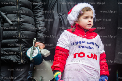 Gdansk. Plac Solidarnosci. Wiec dla obrony demokracji...