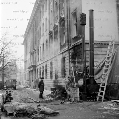 Remont spalonego w wyniku wydarzen grudnia70 budynku...