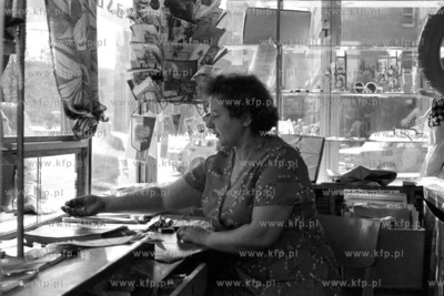 Krystyna Jenerał sprzedawca w kiosku nr 48 należący...