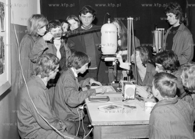 Zajecia w pracowni fotograficznej w Młodzieżowym...