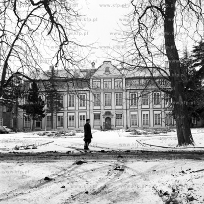 Pałac Opatów w parku oliwskim w Gdańsku Oliwie.
02.1971
0003033z_luty1971
Fot....