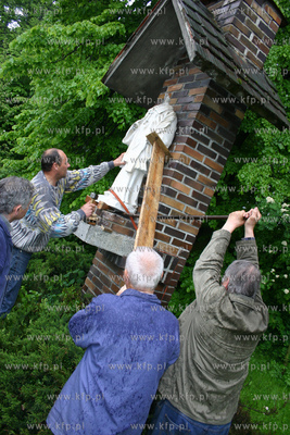 Rzezba Sw. Jana Nepomucena z ul. Swietojanskiej w Gdyni...