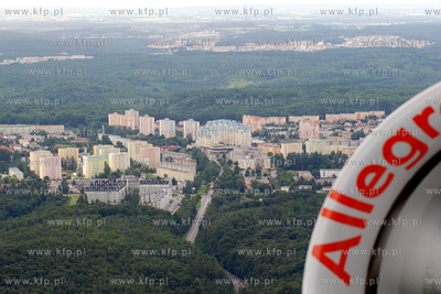 Gdynia z lotu ptaka. Nz. Osiedle Witomino z kompleksem...