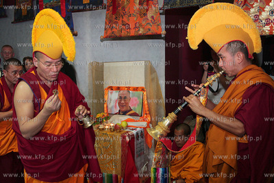 Po czterech dniach mozolnej pracy przy sypaniu mandali...
