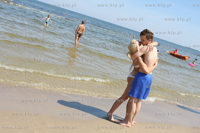 Swinoujsciu. Sloneczna pogoda sprzyja plazowaniu i...