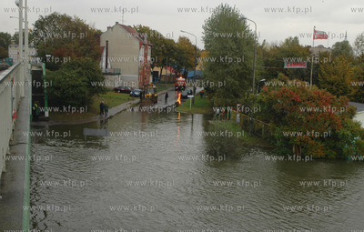 Elblag. Silny polnocny wiatr i opady deszczu spowodowawy...